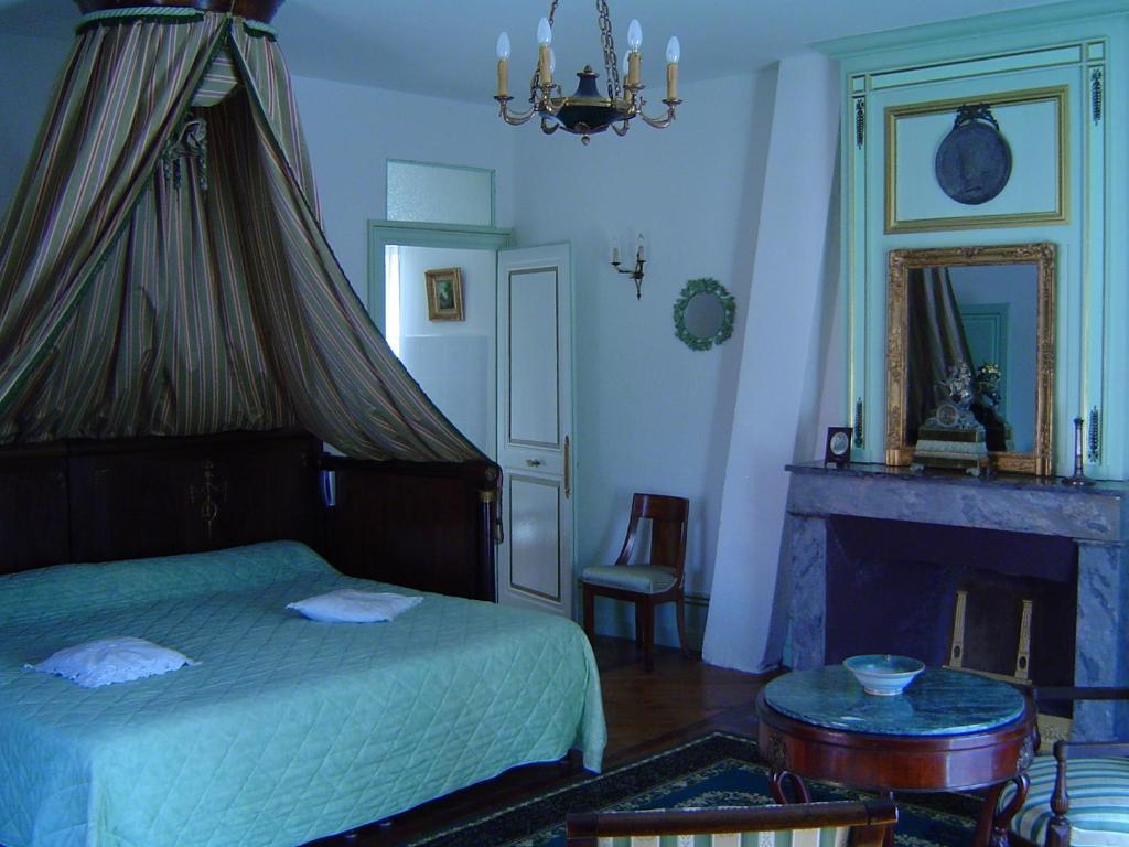 Chateau De La Chapelle Des Bois Fleurie Room photo